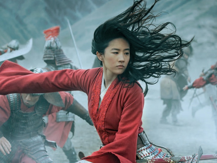 Mulan in the middle of a battle between the Hans and soldiers. 